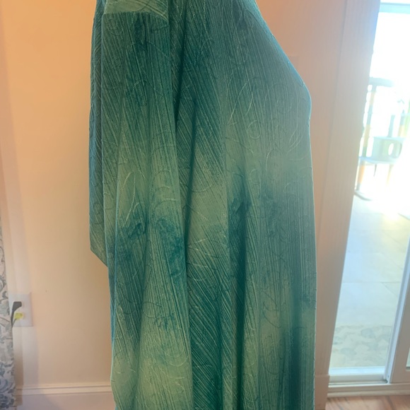 Avenue plus size 18/20 gorgeous teal top with opening in back - Picture 6 of 9